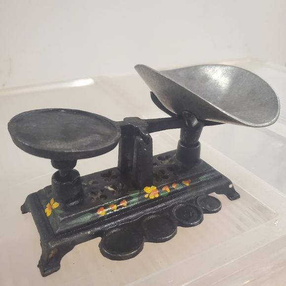 Vintage Cast Iron weight scale in working condition - Picture 2 of 11